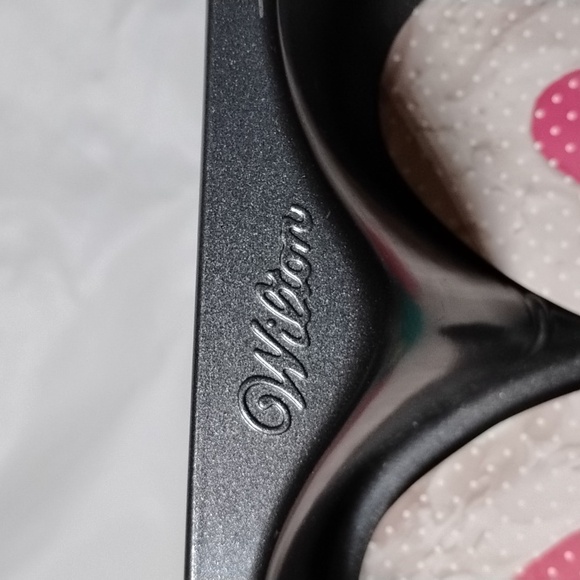 Bunny Cake Pan Wilton Nonstick New - Picture 4 of 5